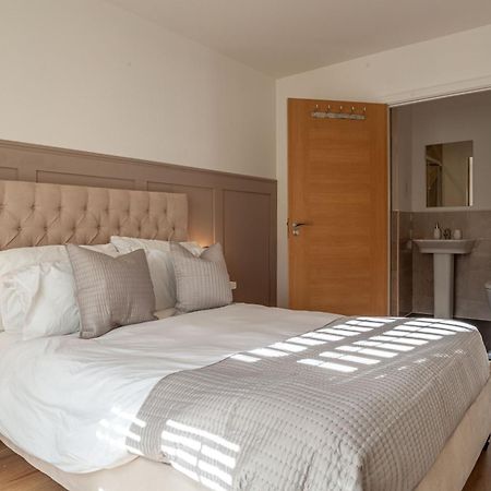 Modern 3 Bedroom House With Parking Bath Zewnętrze zdjęcie